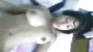 அட்ரியானா செச்சிக் குத மசாஜ் செய்கிறாள்