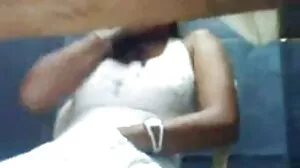 ரிச்செலின் சித்தி ஸ்டெப்மாவின் கால்களில் ஆறுதல் தேடுகிறார்