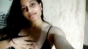 சிறிய பொன்னிற டீன் கியாரா எப்போதும் பெரிய கனவுகள்!