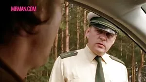லியா சில்வர் புடாபெஸ்டில் இன்னர் சிட்டி ரோடு ஹெட் கொடுக்கிறது