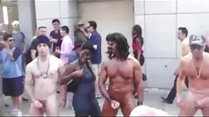 பெரிய டிக்களுக்கு முன் பெரிய பொம்மைகள்!