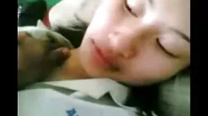 ரஷியன் காலேஜ் கேல் அம்மாவின் BF டிக் கண்டுபிடிக்கிறார்! ASAP Squirts