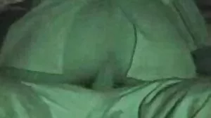 Busty boss Raylene தனது அலுவலகத்தில் மூன்று பங்குதாரர்களுக்கு சேவை செய்கிறார்